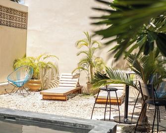 Hotel Tunich Naj & Hostal - ויאדוליד - פטיו