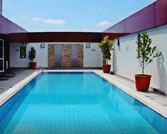 Imperial Hotel Miri - Miri - Pool