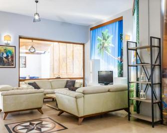 Salinas Hotel - בודרום