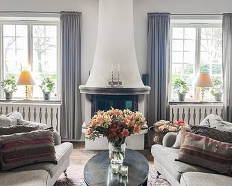 4 Bedroom Beautiful Home In Fleninge - Fleninge - Living room