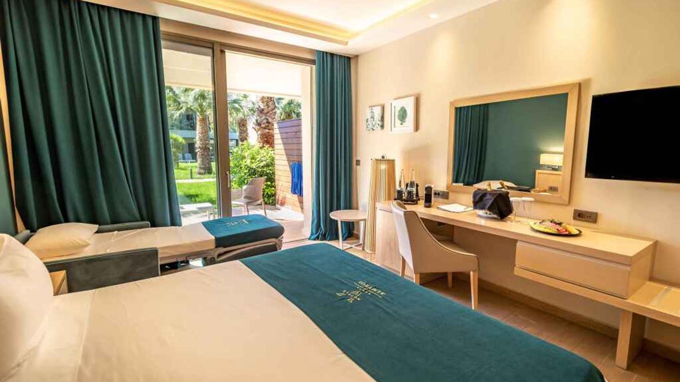 Almyros Beach Resort and Spa