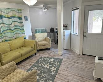 Private In Law Unit In Beachfront Neighborhood Steps To Sand Walk To Restaurants - Half Moon Bay - Living room