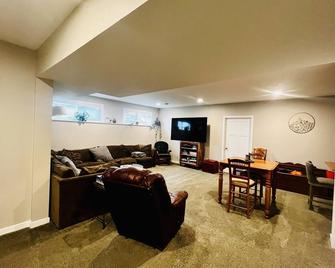 Blue Ridge Home - Featuring 4 King Beds & 1 Queen Bed - Comfort/Luxury Awaits - Fitchburg - Obývací pokoj