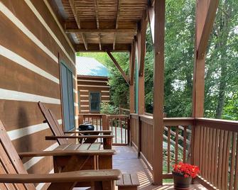 A three beds apartment, outside of Boone overlooking the New River. - Boone - Balcony