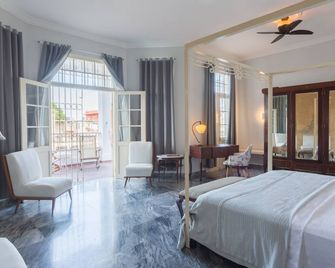 Napper By Rottenberg - Havana - חדר שינה