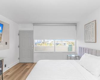 Fifth and Ocean - Myrtle Beach - Bedroom