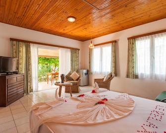 Le Relax St. Joseph Guest House - Grand'Anse Praslin - Bedroom