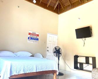 Marshan villa queen studio - Montego Bay - Bedroom