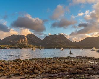 Loma Talo - Coles Bay - Beach