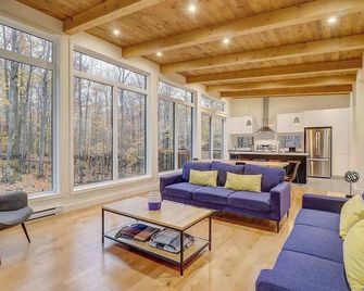 Lake Stukely on foot - Chenin Blanc - Eastman - Salon