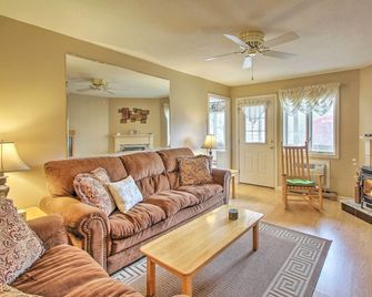 Lincoln Resort Condo w/ Pool Access - Near Hiking! - Lincoln - Stue
