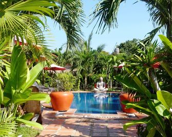 Raingsey Bungalow - Kep - Piscina