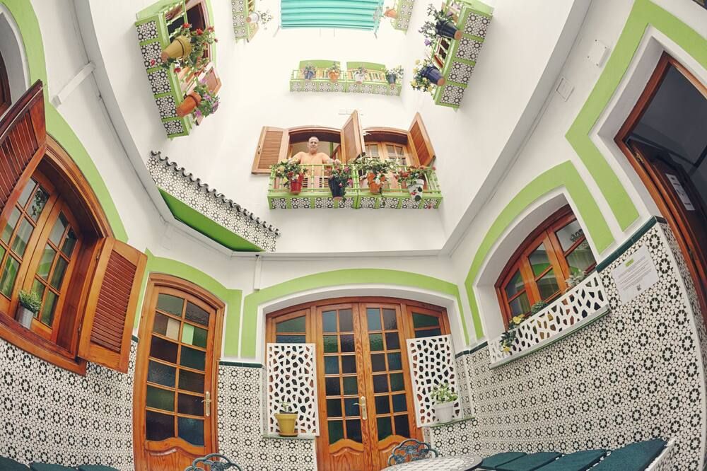 Charming Nerja Hostel - Nerja