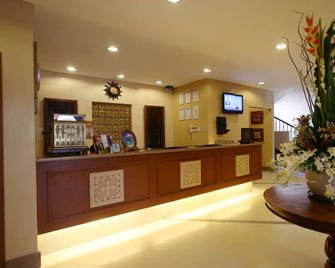 Crown Regency Prince Resort - Boracay - Front desk