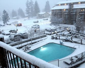 Holiday Inn Resort The Lodge At Big Bear Lake By IHG - ביג בר לייק - בריכה