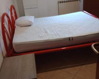 Rent Rooms In B&b (Station Rb) - פרארה - חדר שינה