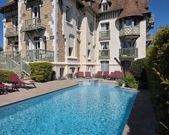 Villa Augeval Hôtel de charme & Spa - Deauville - Piscina