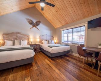 Shasta View Lodge - Cabin 4 - McCloud - Habitación