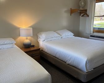 Juniper Motel-Lake Front-Double Queen-Pet Friendly - Greenville - Habitación