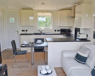 1 bedroom accommodation in Yarhampton, Stourport-on-Severn - Stourport-on-Severn - Kitchen