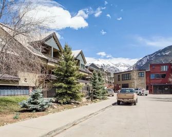 Cimarron Lodge 50 by AvantStay - Telluride