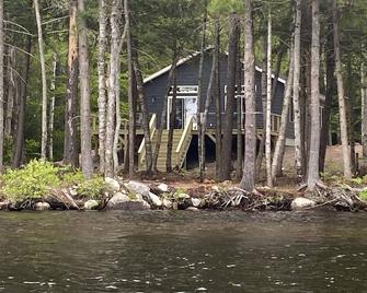 New Peaceful Home located on Mattanawcook Pond, Lincoln - Lincoln - Edificio
