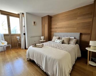 Casa en Vitoria-gasteiz Cerca del Centro de la Ciudad, Amplia y Acogedora - Vitoria - Habitación