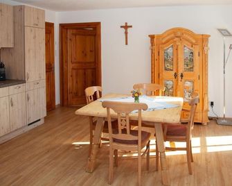 Farm Bolzmacher - holiday apartment in the morning sun - Münsing - Eetruimte