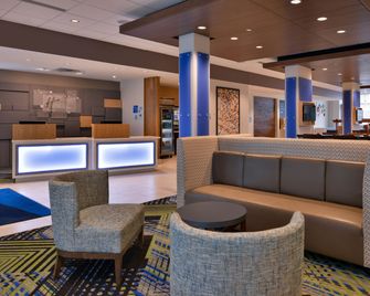 Holiday Inn Express & Suites Marshalltown By IHG - Marshalltown - Lounge
