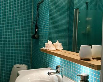 Comfortable Location With Balcony Overlooking The Park! - Estocolmo - Banheiro