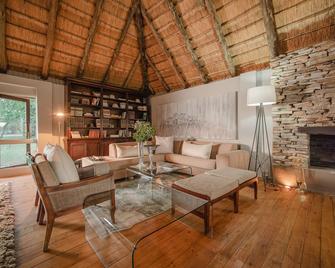 Karongwe River Lodge - Bismark - Living room
