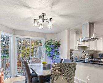 Twin Lakes Village 3-Story Townhouse Golf Views Steam Shower Wet Bar Game Room Pool - Rathdrum - Comedor