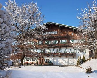 Landsitz Römerhof - Hotel Apartments - Kitzbühel - Building