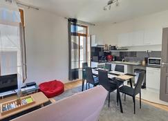 Des appartements au calme dans un immeuble historique - Béziers - Kitchen