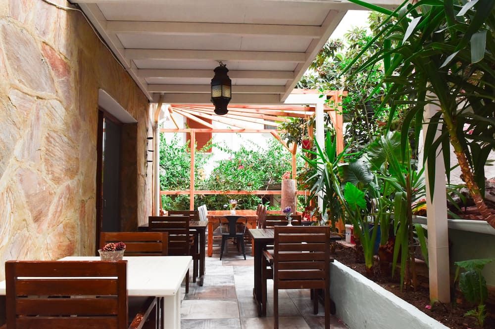 سميرنا بانسيون