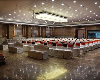SilverCloud Hotel and Banquets - Ahmedabad - Αίθουσα συνεδρίου