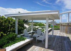 Oceanfront Cottage With Great Location - Hope Town - Balcony