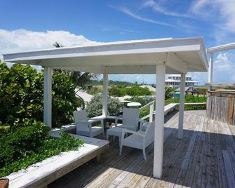 Oceanfront Cottage With Great Location - Hope Town - Balcony
