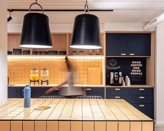 Colo Colo Hostel - Single Private Beds - San Sebastian - Kitchen