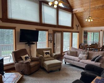 Kings Mountain Kabin With High Speed Wifi - Red River - Huiskamer