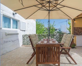 Santa Catarina Terrace - Estoril - Patio