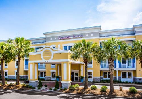 Comfort Suites At Isle Of Palms Connector 104 2 0 2 Mount Pleasant Hotel Deals Reviews Kayak