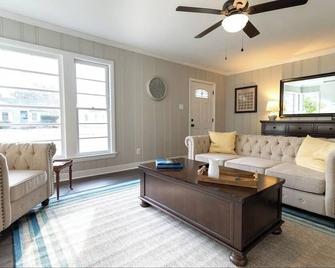 Edenton 3 BR/ 2 Bath king, Fire Pit - Edenton - Living room