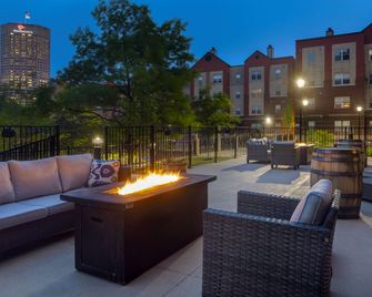 هامبتون إن وسط مدينة إنديانابوليس بالقرب من جامعة IUPUI - انديانابوليس - شرفة