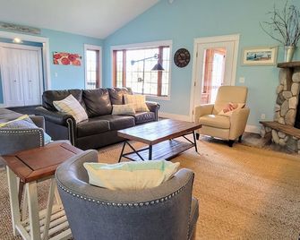 Bear Haven Cottage at Glen Lake Narrows - Glen Arbor - Sala de estar