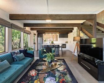 Alpine Chalet Walk to Town 39A Lomond Cres - Queenstown - Salon