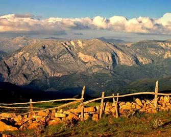 Fantastic Views Over The Mountains And Peaceful - San Martín de Teverga - Edificio