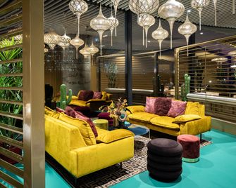 فندق إنهاو أمستردام راي - امستردام - ردهة