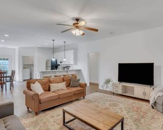 Eagle's Retreat - Close to GSU & Paulson Stadium - Statesboro