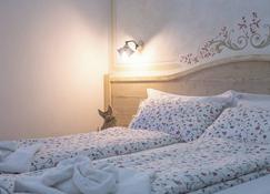 Vrbo Property - Trento - Bedroom